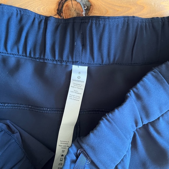 Women’s size 8 lululemon shorts -navy blue - Picture 4 of 5